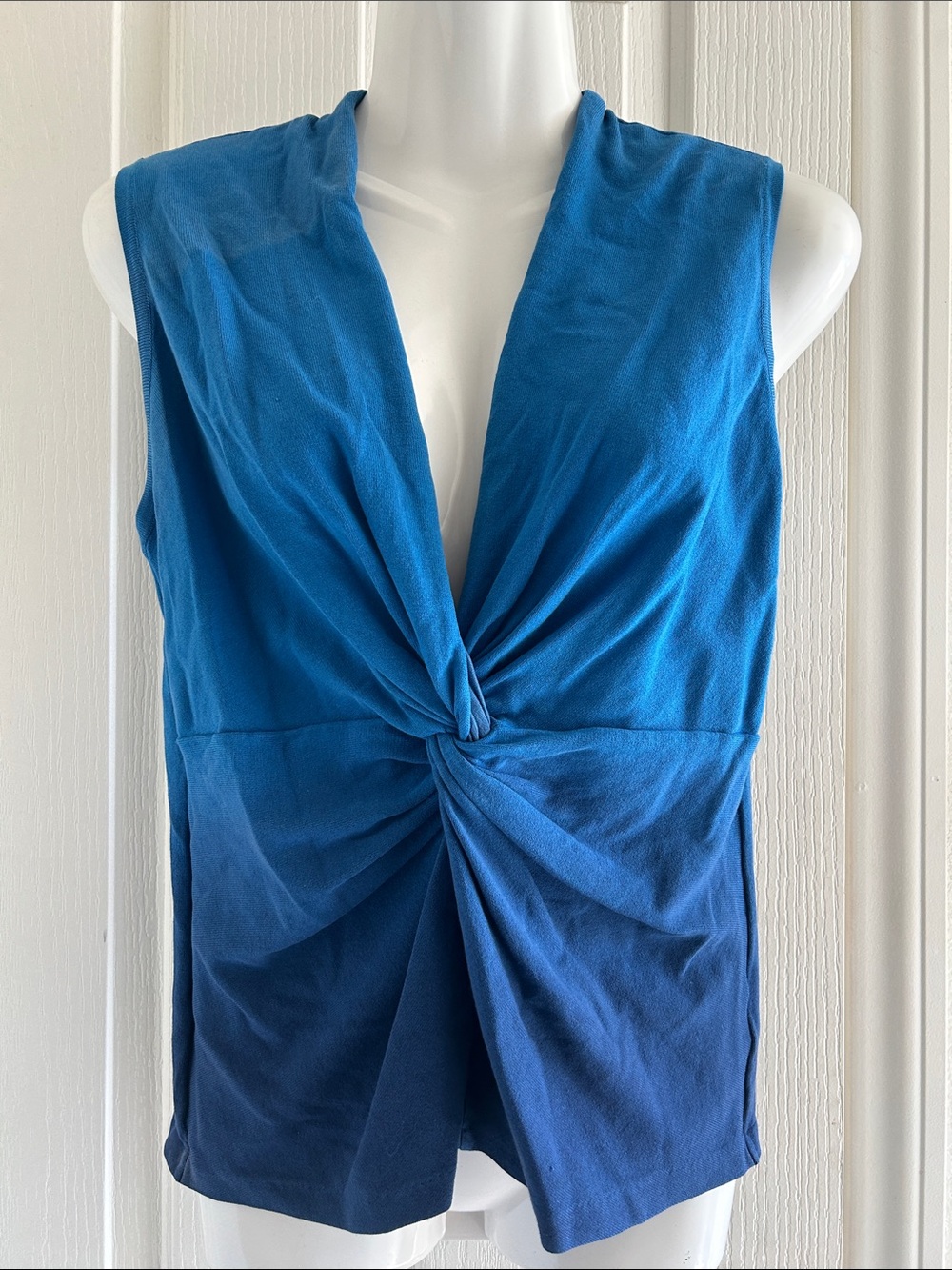 Jones New York Blue Gradient Twist-Front Sleeveless Top